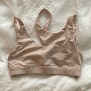 Alo Yoga Peak Bra in Light Pink